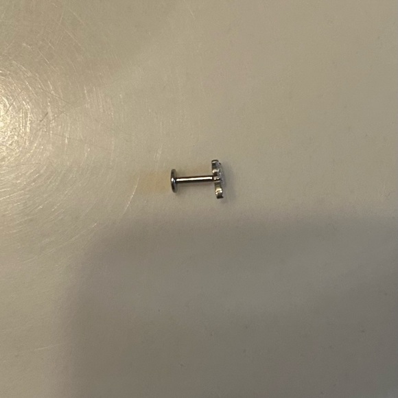 Threadless Cartilage Flatback - Picture 3 of 3